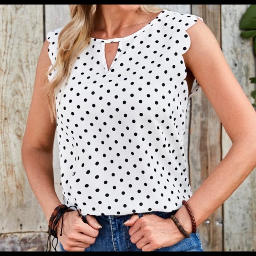 SHEIN EMERY ROSE Keyhole neck scallop edge polkadot top